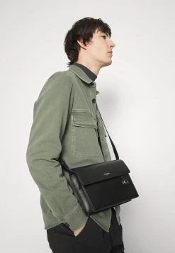 DRYKORN SELED - Shirt - Grün -Trend Code Shop eaf5c3c27c35400da24690e1784ba5c3