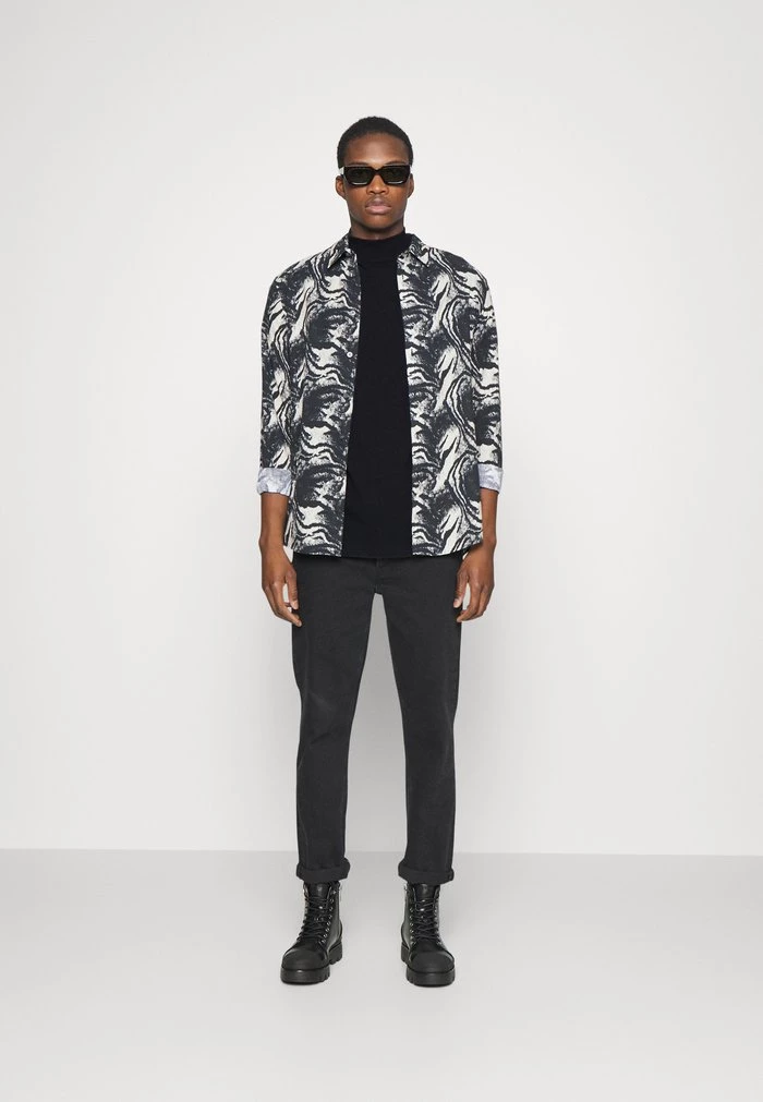 DRYKORN LEVIN - Basic T-shirt - Black 4 DRYKORN LEVIN - Basic T-shirt - Black - Image 2