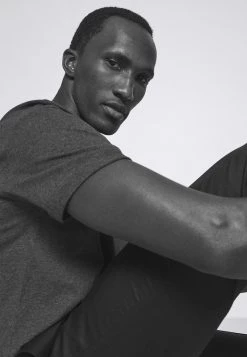 DRYKORN THILO - Basic T-shirt - Grau -Trend Code Shop f6e78726b9fe402cb48829dc6b8c6122