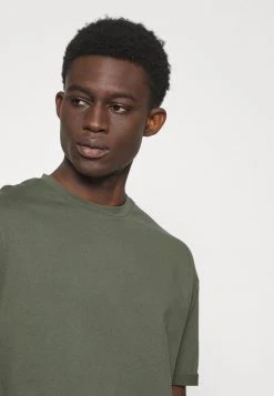 DRYKORN THILO - Basic T-shirt - Grün -Trend Code Shop f95bedbc40294cd5876458ce68b0e5a9